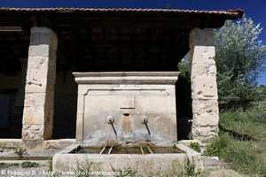 fontaine d'Ongles dans les Alpes-de-Haute-Provence
