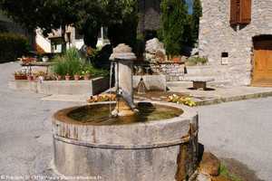 fontaine de saint-julien du verdon