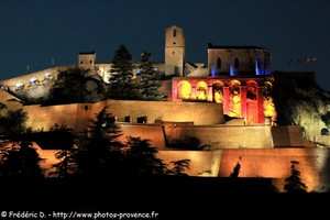 la citadelle de Sisteron la nuit