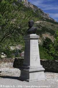 statue en l'honneur de Gilbert Planche