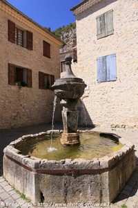 fontaine médiévale d'Orpierre