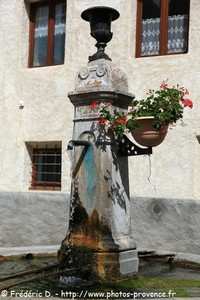 fontaine de Saint-Martin-de-Queyrières
