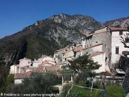 Aiglun village des Alpes-Maritimes
