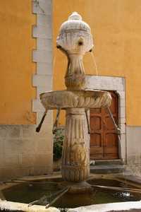 la fontaine renaissance de Contes