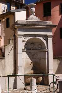 la fontaine monumentale Carolo Felice