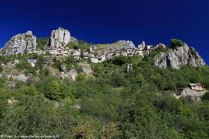 Roubion, village des Alpes-Maritimes