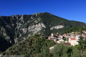 Roure, village des Alpes-Maritimes