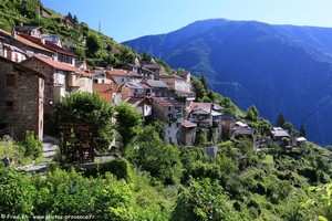 Roure, village des Alpes-Maritimes