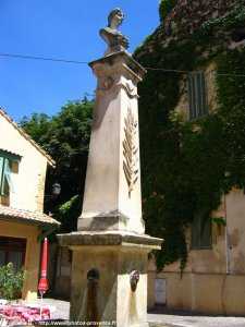 fontaine de la place de la Révolution de salon de provence