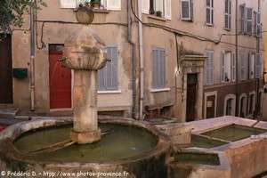 fontaine et lavoir Saint-Jean à Barjols