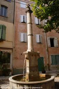 fontaine de la Placette de la paix surmontée du buste de Sieur Giboin de Callas