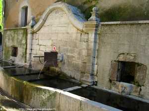 la fontaine vieille de la garde freinet