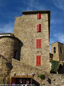 la tour Anfred et la maison des Templiers de Roquebrune