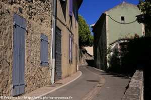 rue du village de beaumont-de-pertuis