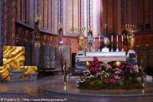 le maitre-autel de la cathédrale Saint-Sauveur