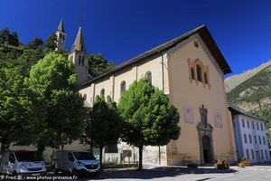 l'église Saint-Nicolas-de-Myre et le rocher du Chastel