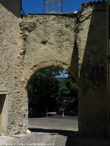 porte Saint-Joseph de Pierrevert
