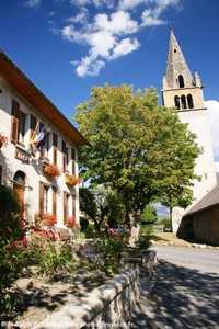 l'église et la mairie de Saint-Pons