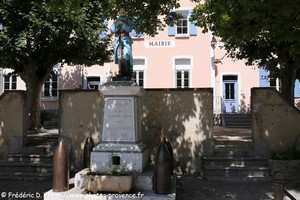 le monument aux morts et la mairie de Saint-Vincent-sur-Jabron