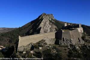 la citadelle de Sisteron et le rocher de la Baume