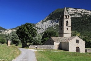 l'église Notre-Dame d'Entraigues de Tartonne