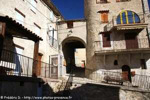 village d'Ubraye dans les Alpes-de-Haute-Provence