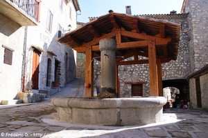 fontaine et lavoir d'Ubraye