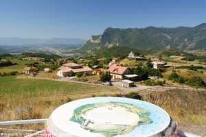 vue sur le village de Lardier-et-Valença et la vallée de la Durance