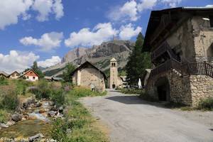 hameau du Lauzet et l'Aiguillette du Lauzet