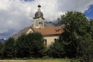 église Saint-Pierre-aux-Liens du hameau du Villardon
