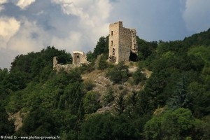 ruines du château médiéval de Saint-Firmin