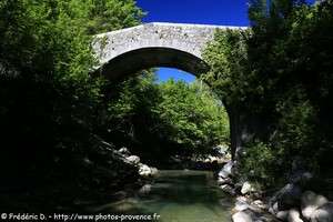 vieux pont de Cipières sur le Loup
