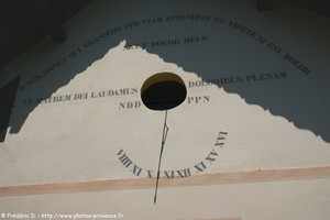 cadran solaire de la chapelle de Douans