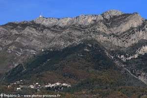 Revest-les-Roches et le Mont Vial