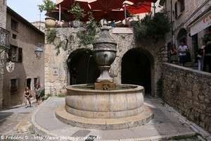 grande fontaine de Saint-Paul-de-Vence
