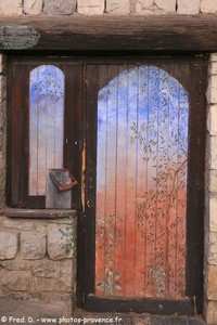 Touët-sur-Var, village aux portes peintes