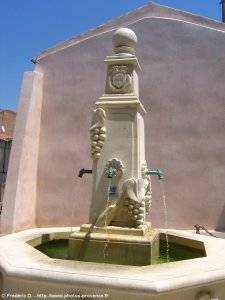fontaine place de la mairie