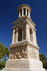 le mausolée des jules de saint-rémy-de-provence
