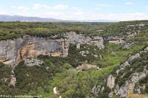 vue plongeante sur les falaises de Buoux