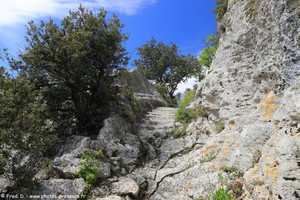 chemin d'accès au fort de Buoux