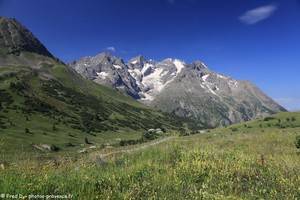 le Jardin Alpin face au glacier du Lautaret