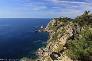 vue sur le phare de Porquerolles