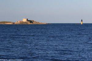 le fort du Petit Langoustier et la tourelle de la Jaune Garde
