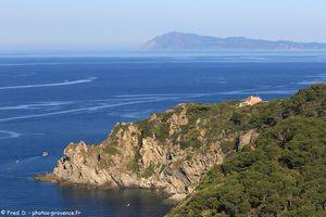 la pointe des Carri&egrave;res et le fort du Grand Langoustier