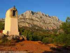 picture of the sainte-victoire mountain