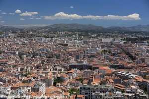 vue sur Marseille et le Garlaban depuis la Bonne Mère