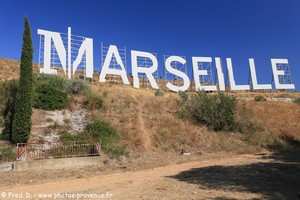 Marseille en lettres géantes
