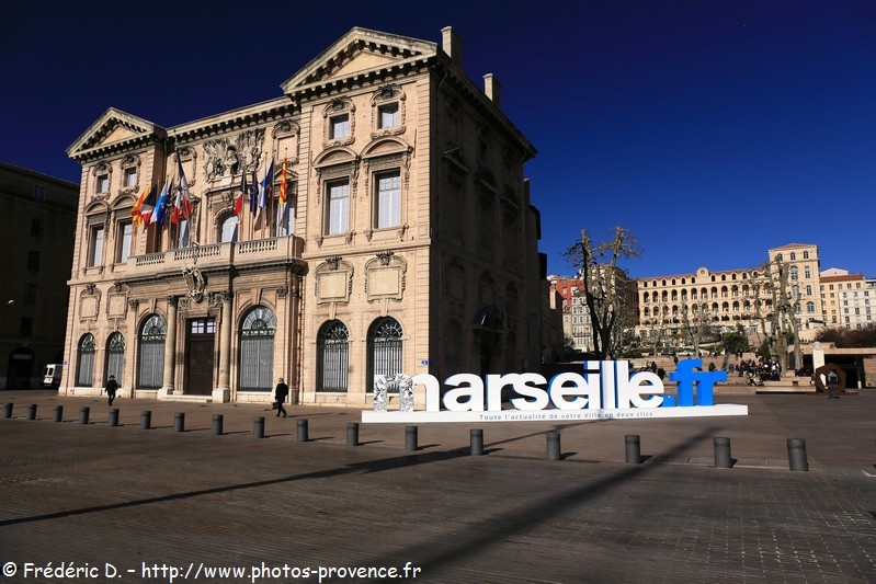 La mairie de Marseille sur le Vieux Port
