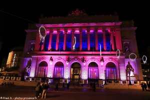 palais de la bourse de Marseille illuminé