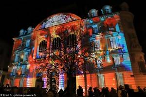 video mapping sur la fa&ccedil;ade de la Caisse d'Epargne pour No&euml;l 2025